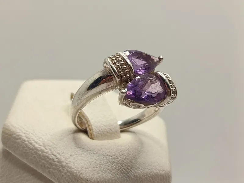 Anillo de plata con 2 amatistas