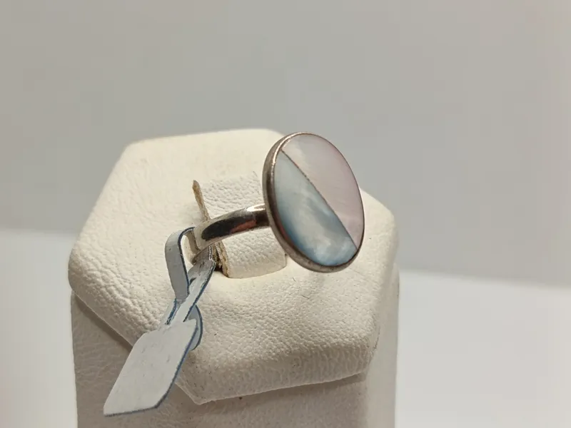 Anillo de plata y nacar