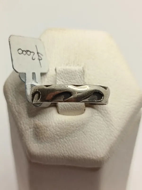 Anillo de plata con diseño