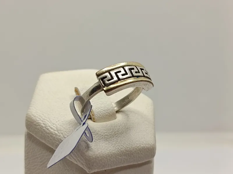 Anillo de plata y oro con diseño
