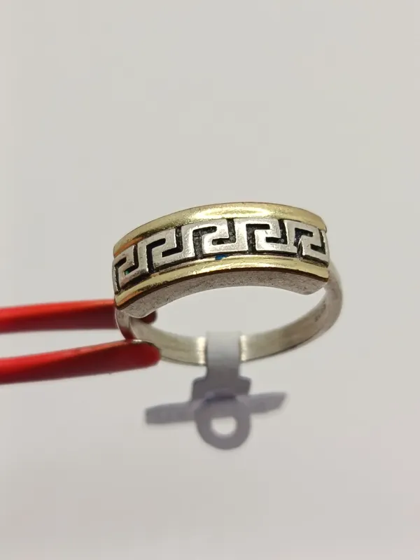 Anillo de plata y oro con diseño