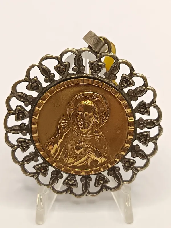 Medalla sagrado corazon de plata y oro antigua con marquesitas