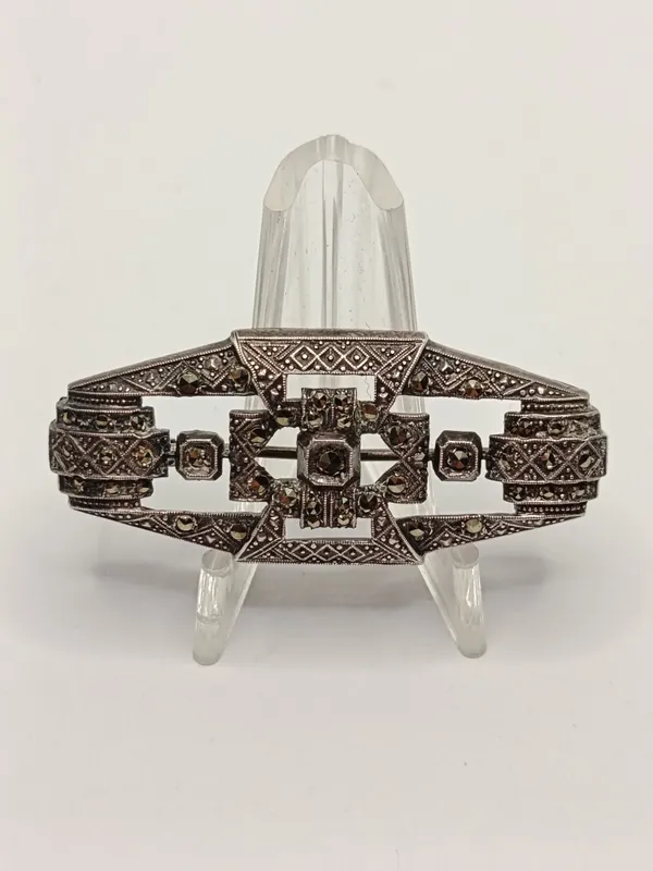 Prendedor art deco de plata y marquesitas años 20