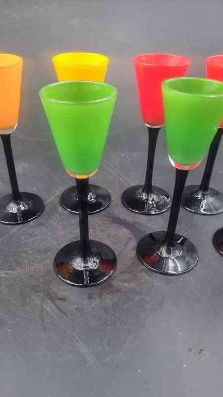 7 copas de colores de murano