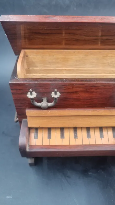 Piano caja musical