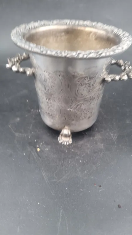 Hielera metal plateado