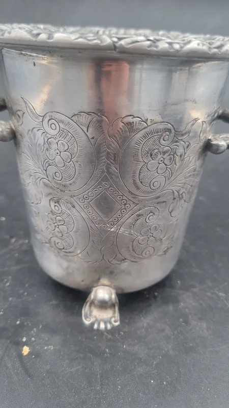 Hielera metal plateado