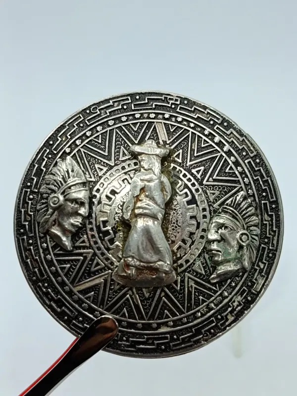 Prendedor azteca en plata