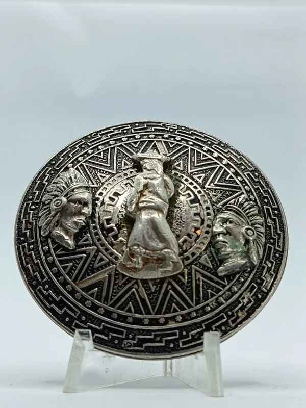 Prendedor azteca en plata