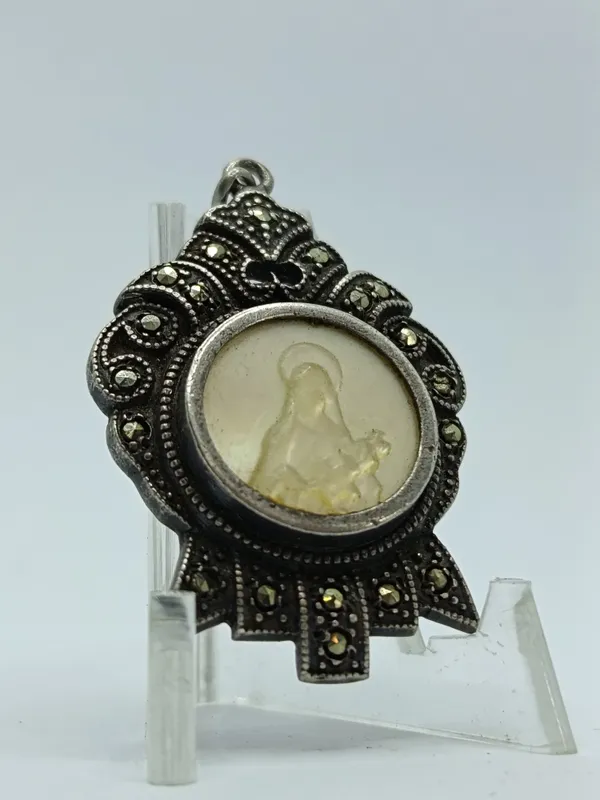 Colgante dije plata y nacar