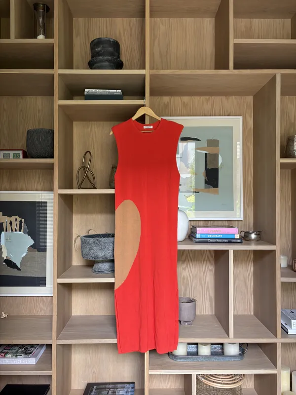 Vestido tejido largo rojo con circulo beige Lanhtropy