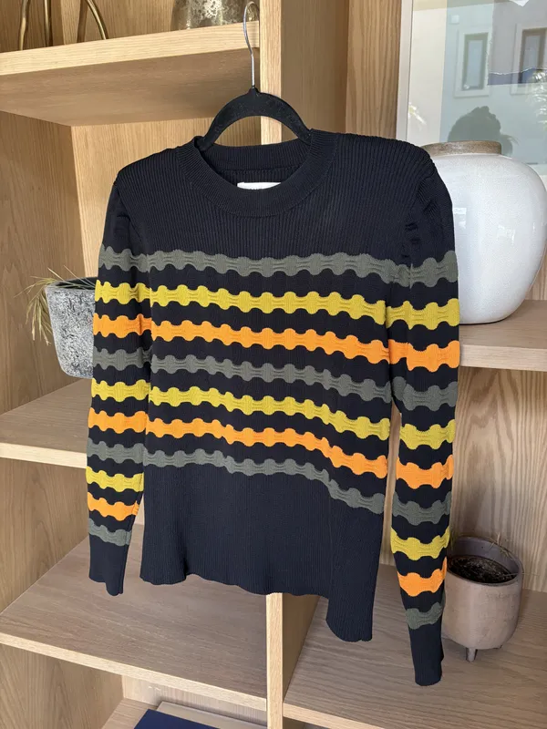 Buzito negro con rayas verde oscuro claro y naranja Cher
