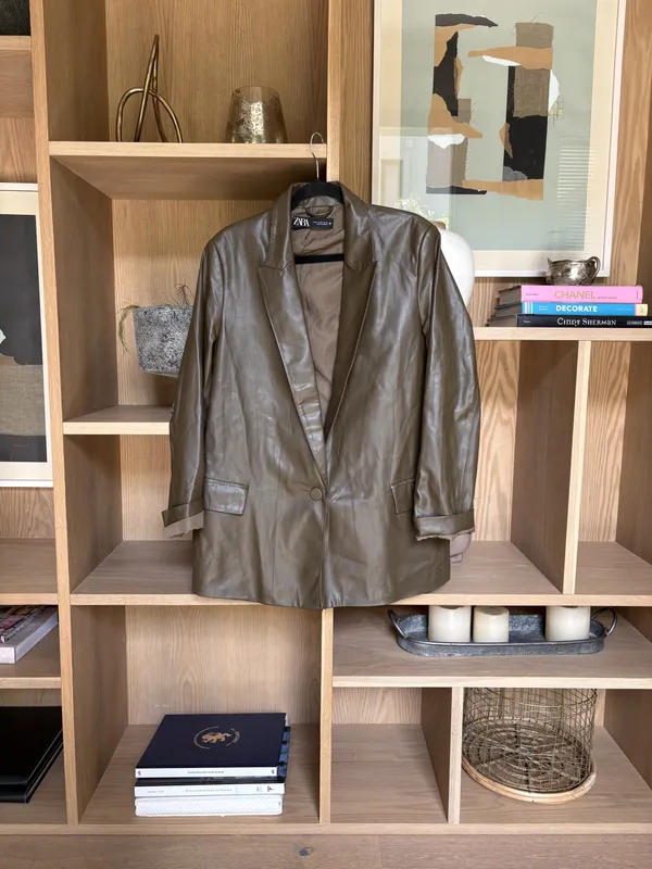 Blazer cuerina marrón/verde seco Zara