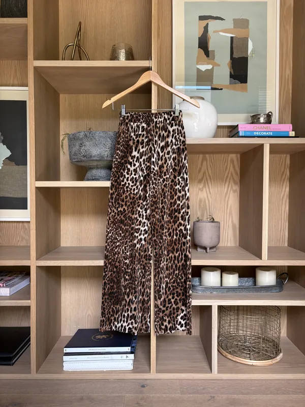 Pantalón con elastico animal print Zara