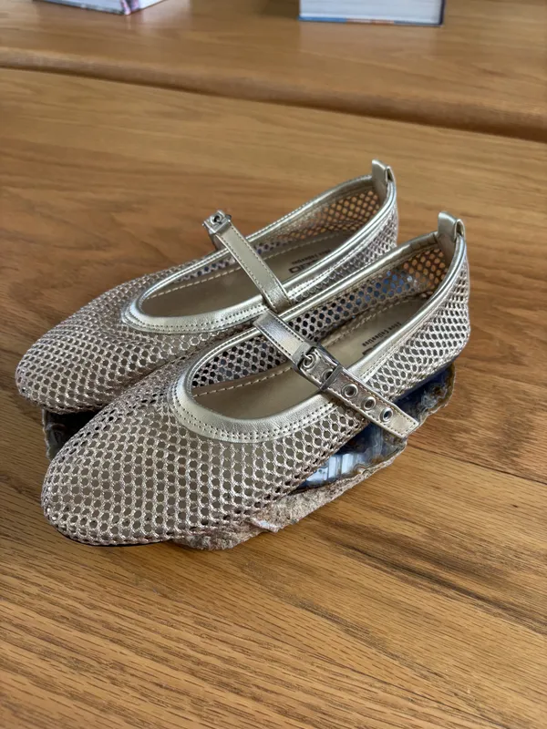 Ballerinas doradas agujereadas Opcao