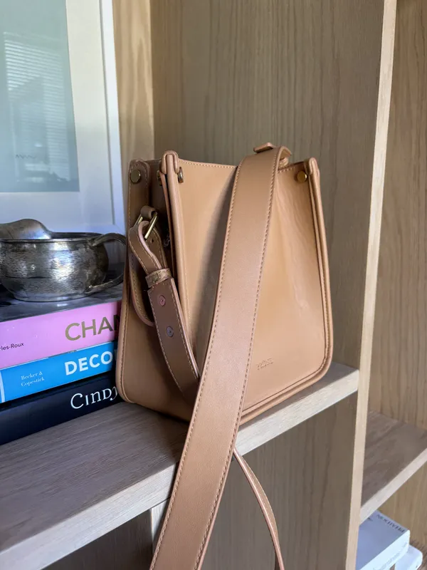 Cartera cuadrada cuero marrón Prune