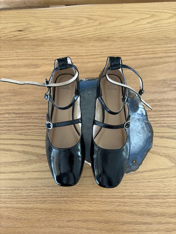 Zapatos negros charol con tiritas Wild Fable