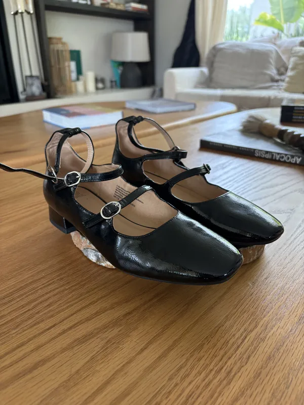 Zapatos negros charol con tiritas Wild Fable