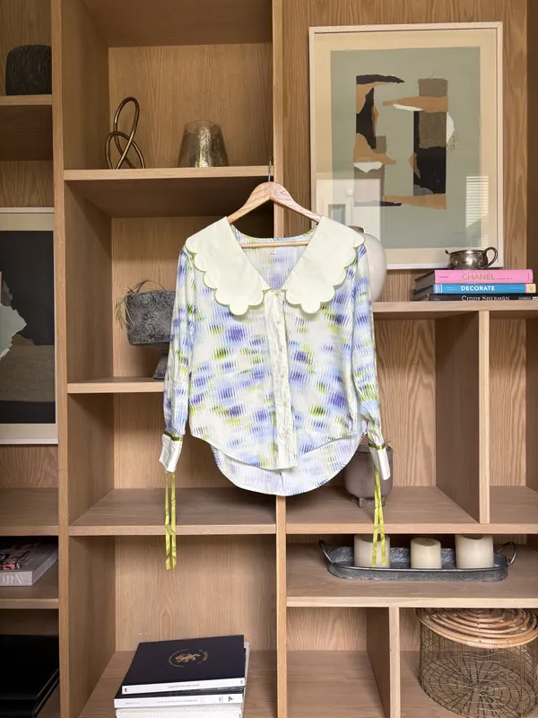 Camisa manga larga verde y violeta con cuello Lyre Bird