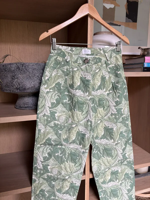 Pantalón verde estampa hojas Ritavón