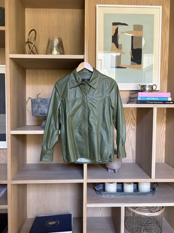 Campera de cuero verde botella Pecarí