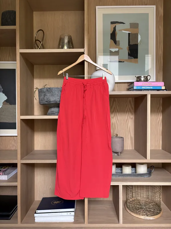 Conjunto rojo (pantalón con elástico y blusa manga larga) Zara