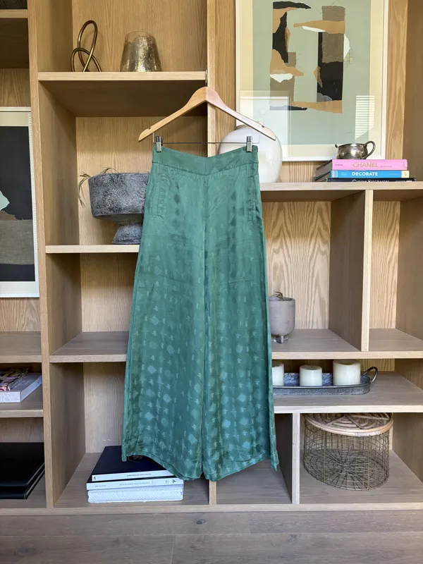 Pantalón ancho verde con estampas tipo seda Malva