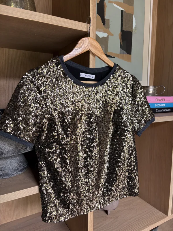 Remera lentejuelas cobre cuello gris Mango