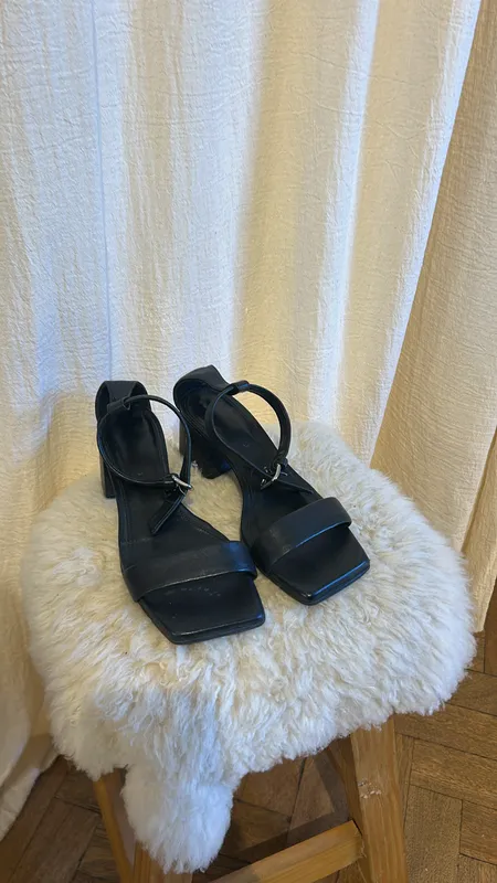 Sandalias negras paruolo