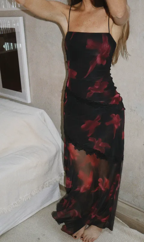 Vestido negro estampa flores Bershka