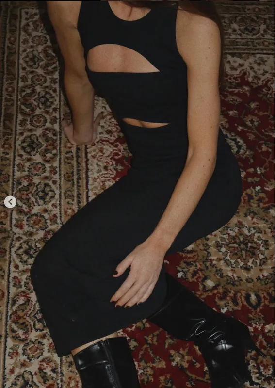 Vestido negro huecos Zara