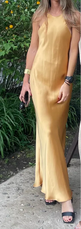 Vestido amarillo espalda Zara