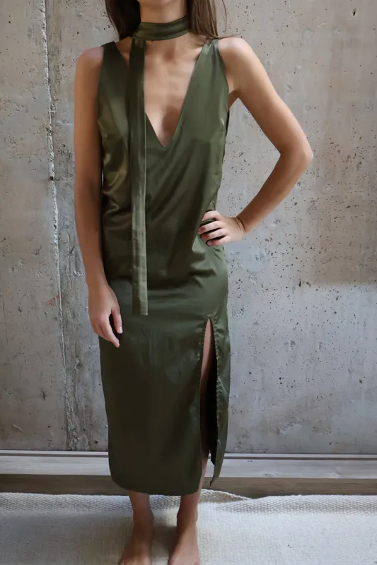 Vestido verde militar c/ lazo Karma