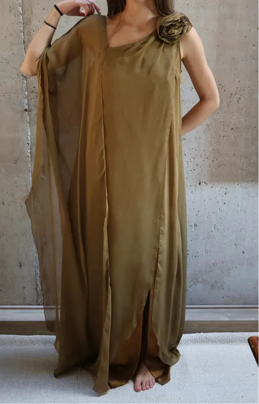 Vestido mostaza c/flor wed code