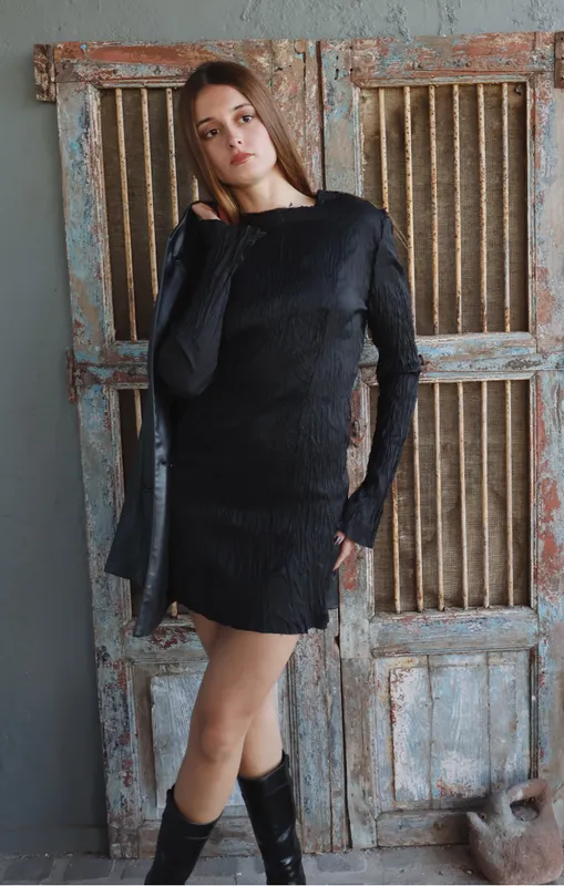 Vestido negro manga larga Gone