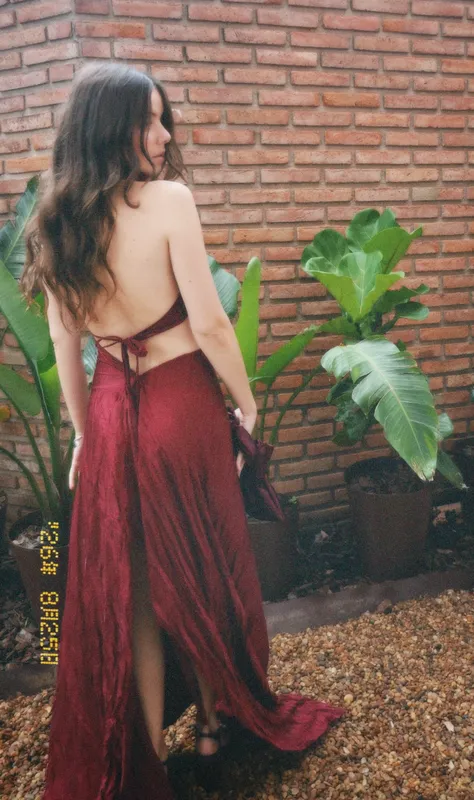 Vestido bordo a medida c/cuello Gone