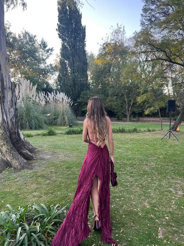 Vestido bordo a medida c/cuello Gone