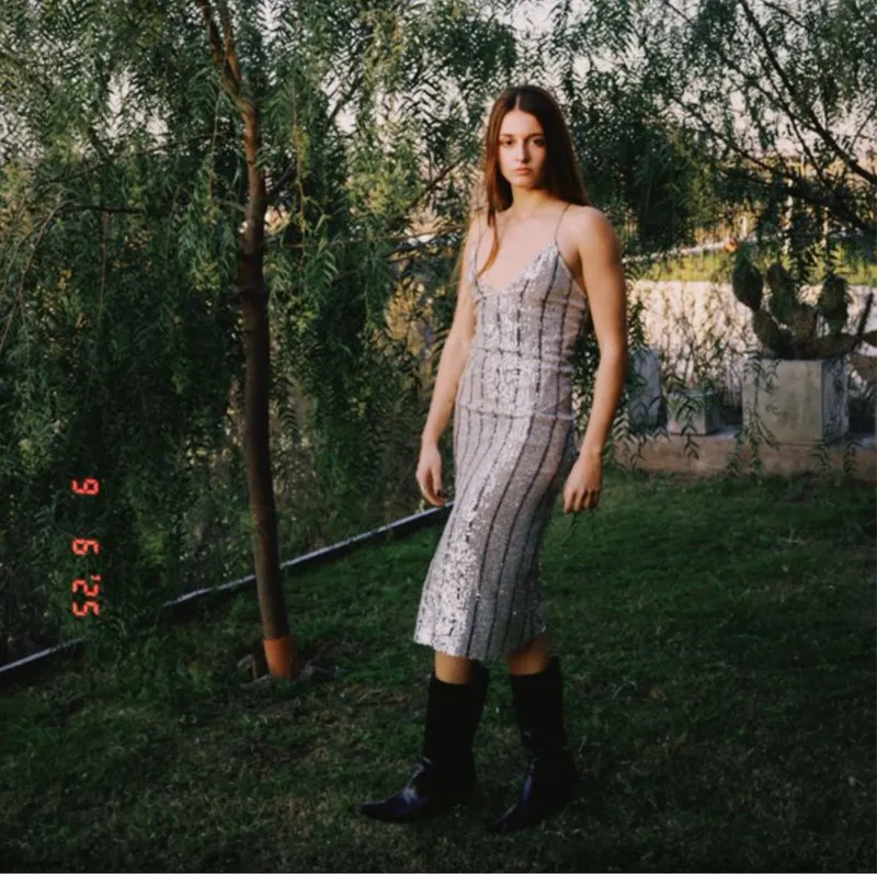 Vestido plateado lentejuelas midi Zara