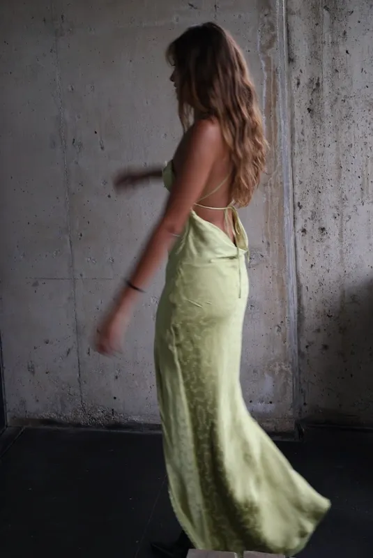 Vestido verde lima textura Revolve