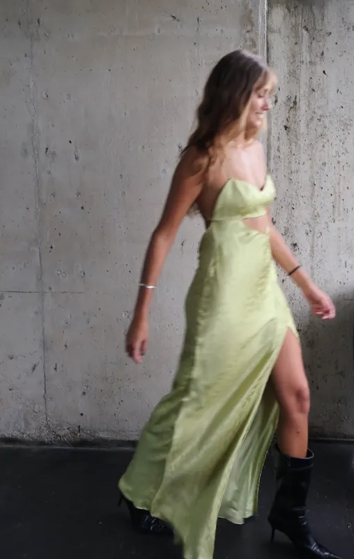 Vestido verde lima textura Revolve