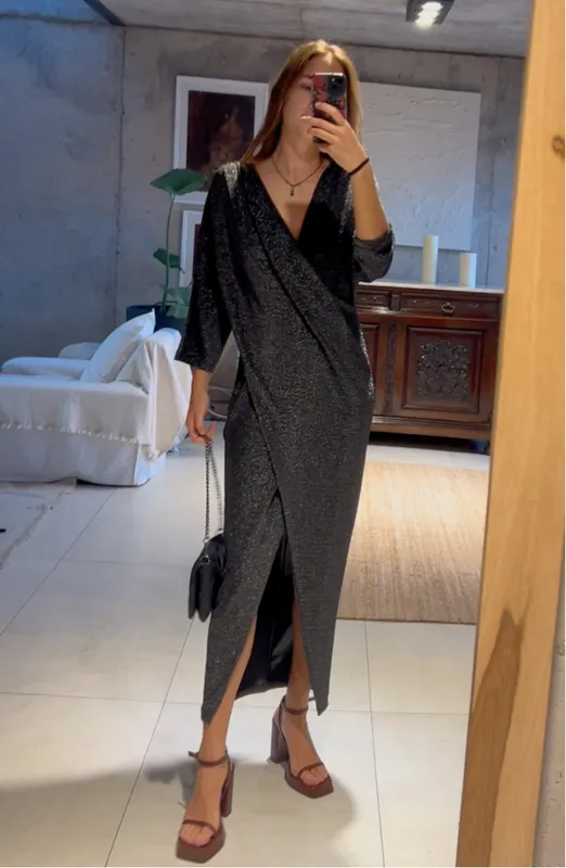 Vestido negro con brillos mangas Sara Holzwarth