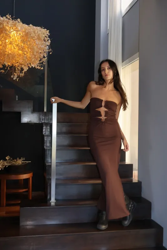 Vestido marron strapless apliques Peppermayo