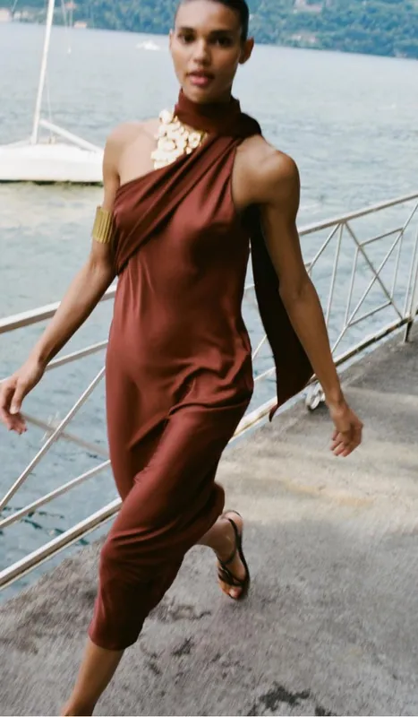 Vestido terracota cuello con lazo Zara