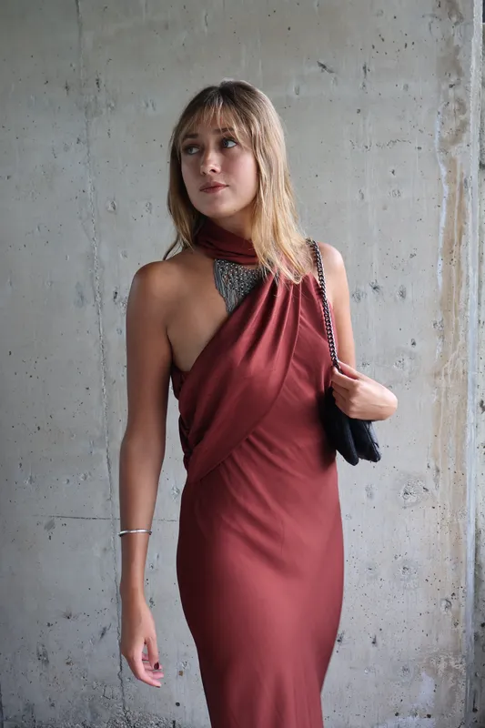 Vestido terracota cuello con lazo Zara