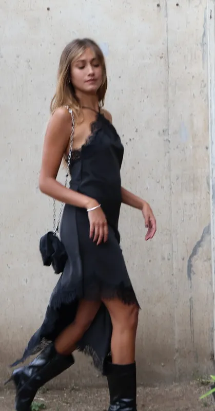 Vestido negro corto c/encaje irregular Zara