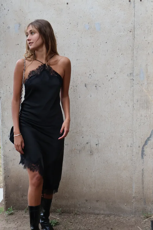 Vestido negro corto c/encaje irregular Zara