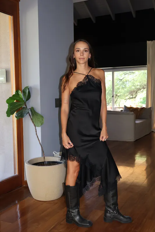 Vestido negro corto c/encaje irregular Zara