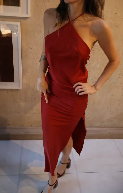 Vestido rojo tiras al cuello a medida
