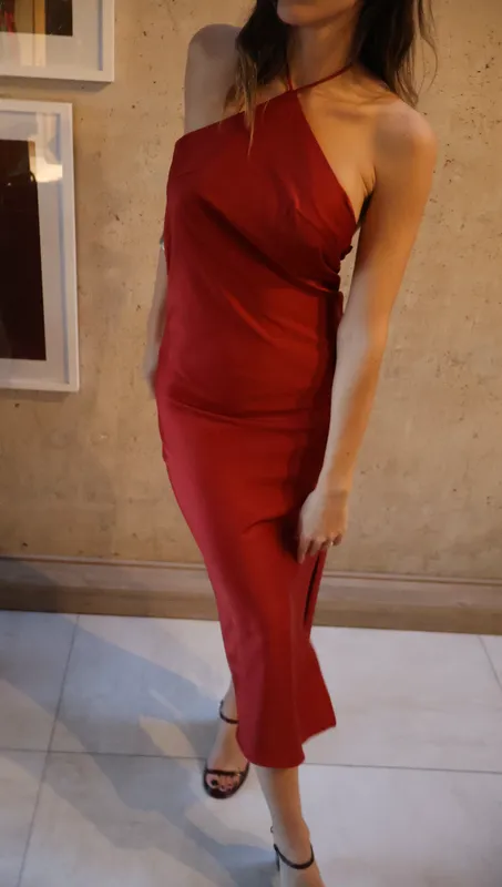 Vestido rojo tiras al cuello a medida