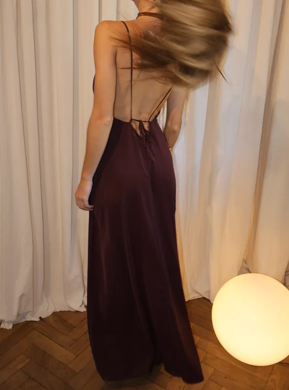 Vestido bordo c/escote y espalda descubierta LTO